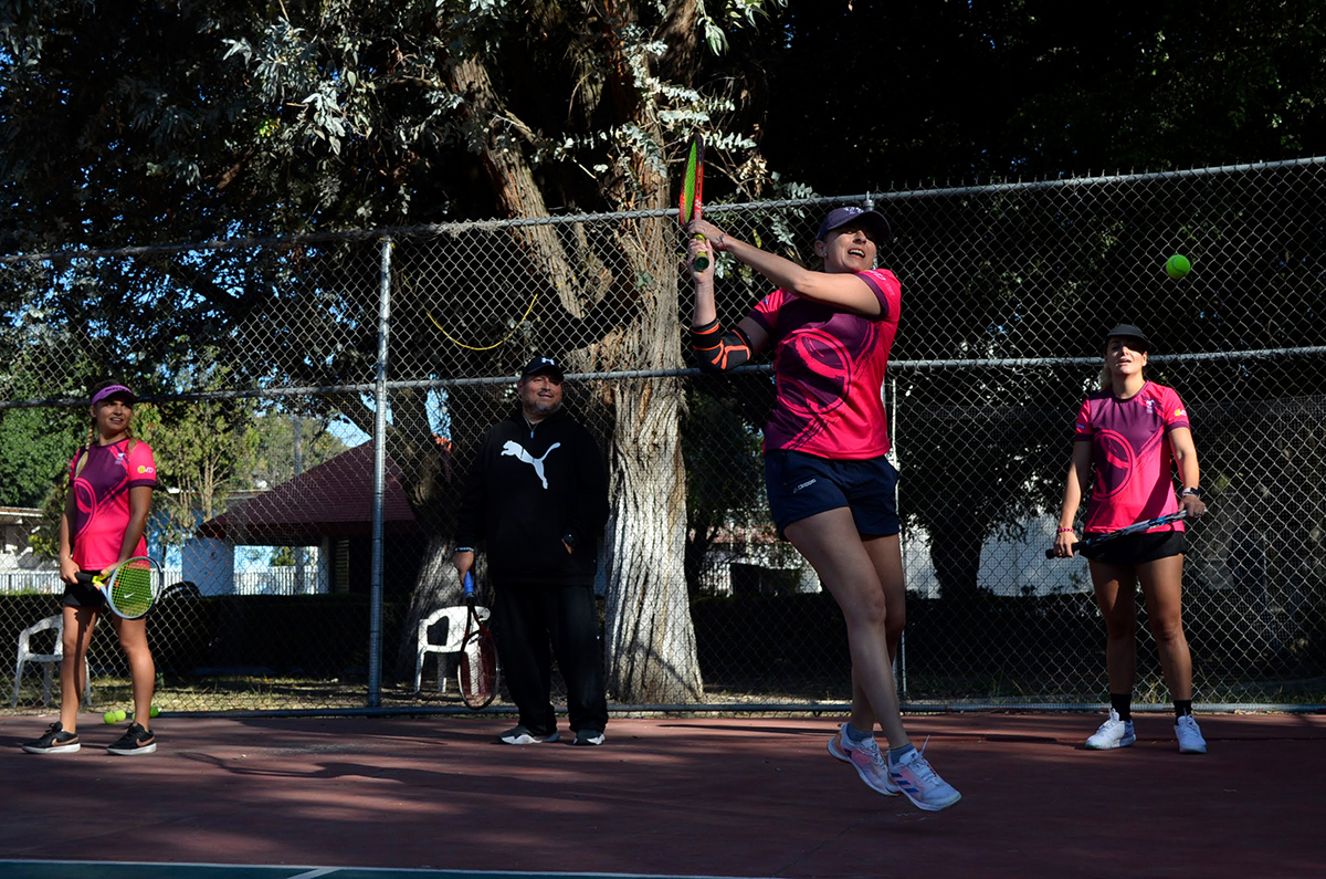 Jugador de tenis en competencia
