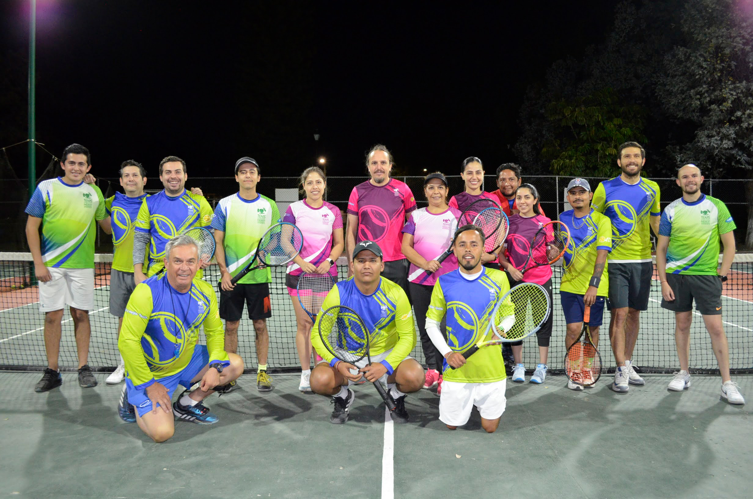 Grupo de jugadores de tenis